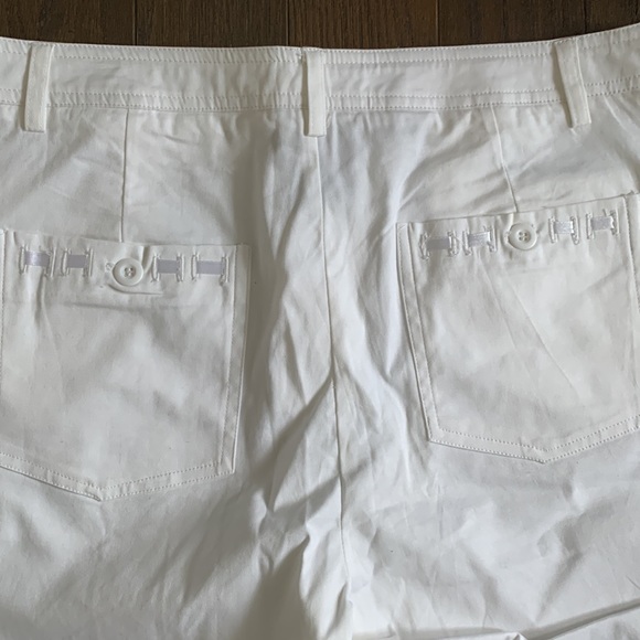 Ultimate white stretch white capris with ribbon closure - Picture 5 of 6